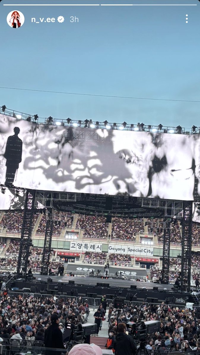 LUMINASherlock's tweet image. BLACKSWAN attended BTS World Tour "Arirang" in Goyang

They were spotted in the crowd next to/nearby TWS and Le Sserafim 

#BLACKSWAN #블랙스완