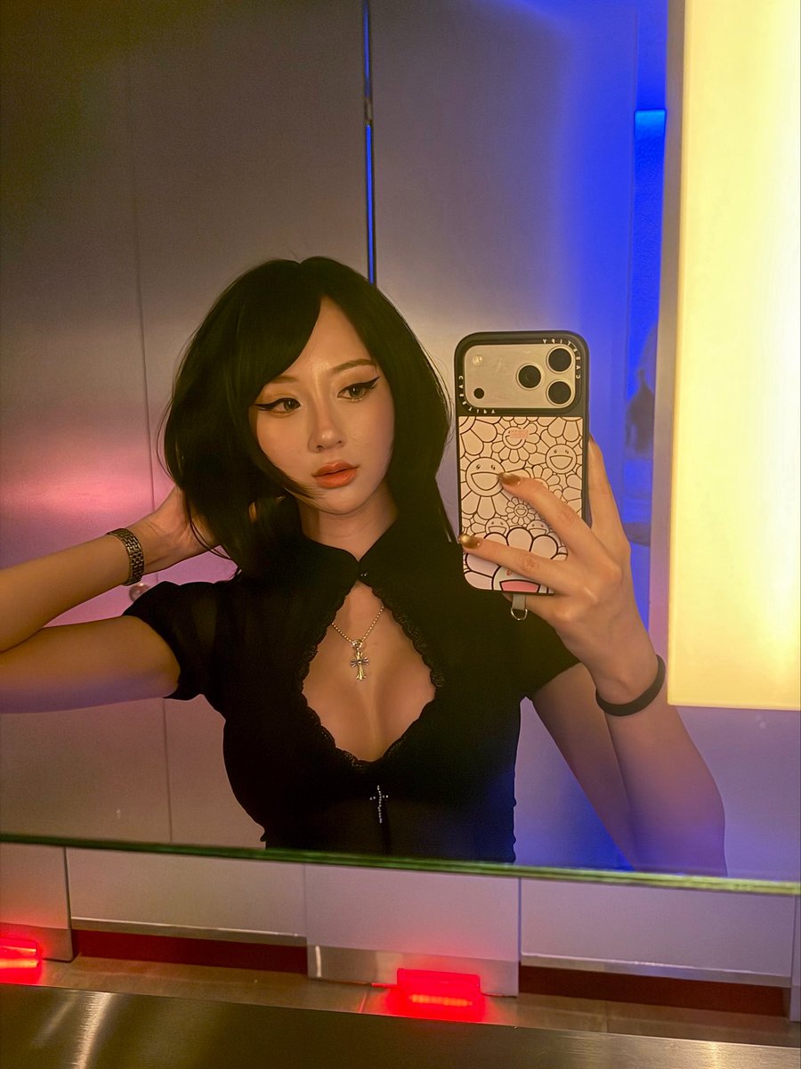 jenevieve tweet media