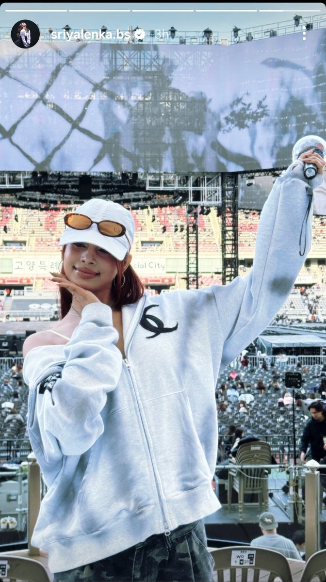 LUMINASherlock's tweet image. BLACKSWAN attended BTS World Tour "Arirang" in Goyang

They were spotted in the crowd next to/nearby TWS and Le Sserafim 

#BLACKSWAN #블랙스완