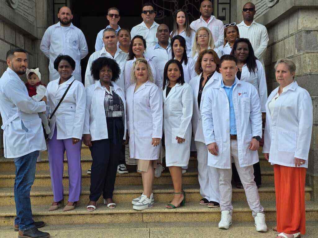 DirecSaludSsp's tweet image. ⚕️Autoridades departamento de San Marcos, Guatemala🇬🇹, reconocieron a los 22 Médicos cooperantes de Cuba🇨🇺 que prestan hoy servicios de salud en la suroccidental localidad, como muestra de sincero aprecio por la labor prestada.
#CubaCooperaVen 
#CubaPorLaVida
@MINSAPCuba