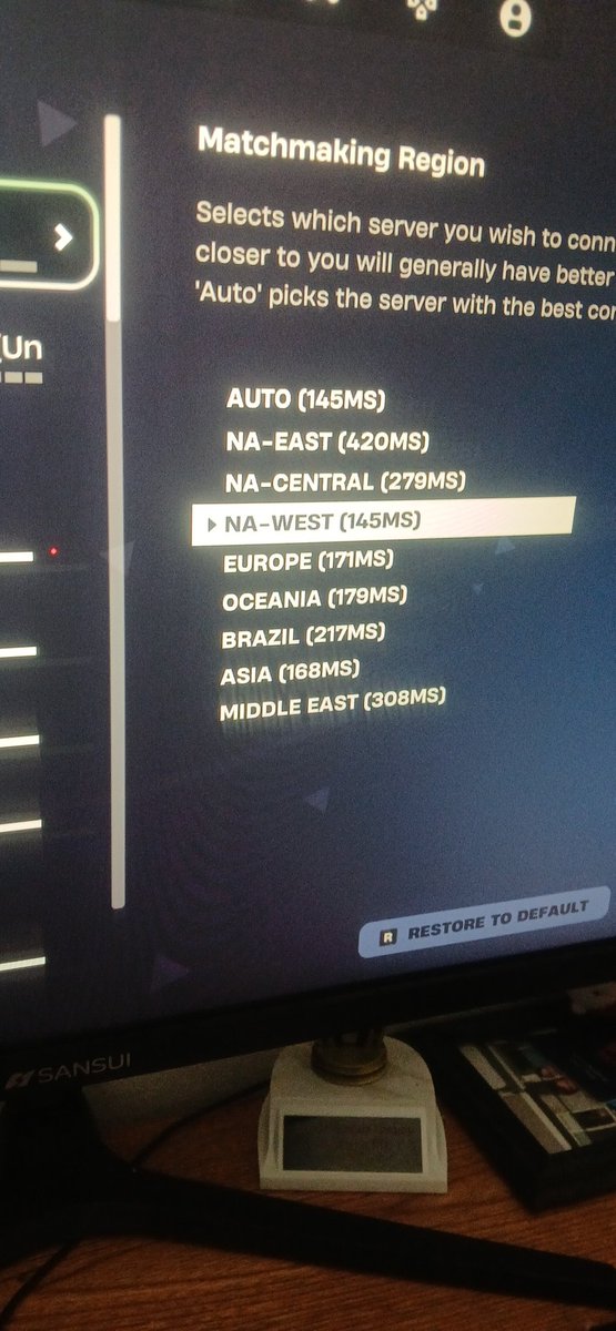 Dmagplaysfn's tweet photo. Y the hell am I running 145 pong on my servers like common fortnite fix your game https://t.co/GcUtm7c6bd