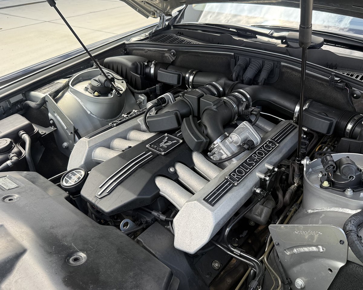 Barrett_Jackson's tweet image. Next-level luxury! This 2004 @RollsRoyce #Phantom is powered by a 6.75-liter V-12 engine paired with a six-speed automatic transmission. See this one sell with No Reserve during the 2026 Palm Beach #Auction at the South #Florida Fairgrounds.

Learn more: bit.ly/PB26TW-2004Rol… B