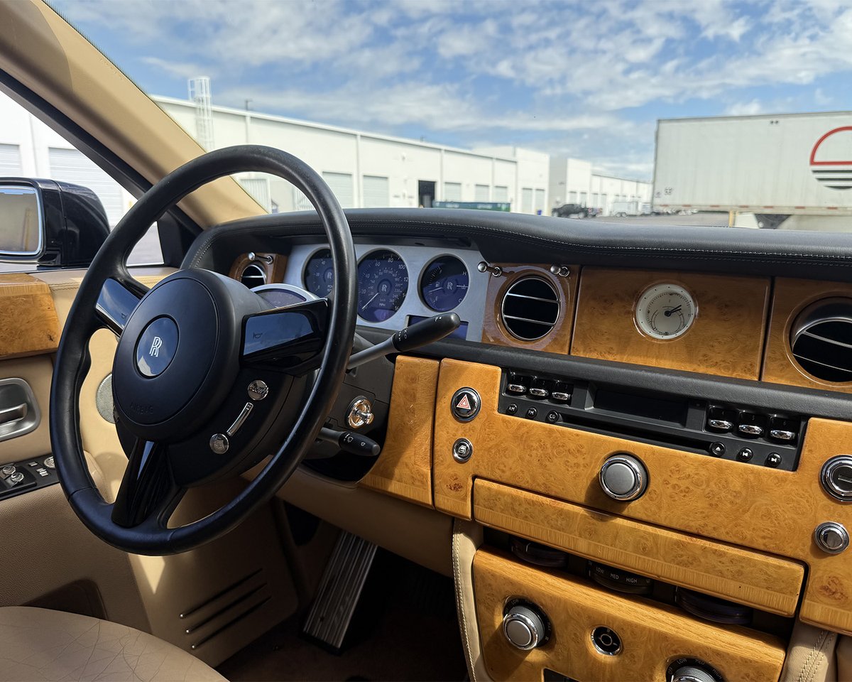 Barrett_Jackson's tweet image. Next-level luxury! This 2004 @RollsRoyce #Phantom is powered by a 6.75-liter V-12 engine paired with a six-speed automatic transmission. See this one sell with No Reserve during the 2026 Palm Beach #Auction at the South #Florida Fairgrounds.

Learn more: bit.ly/PB26TW-2004Rol… B