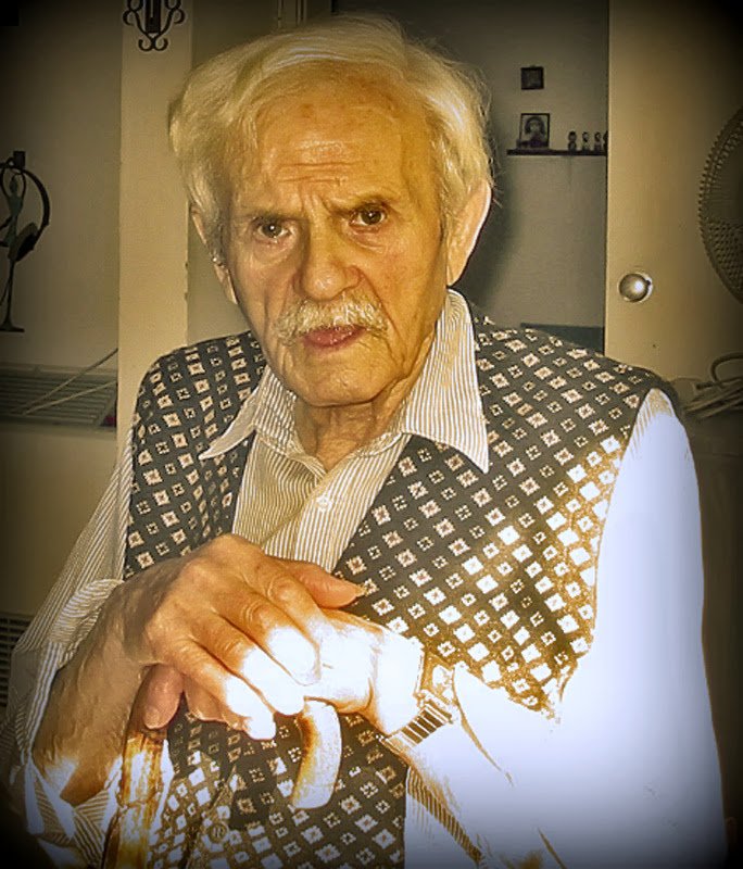 12/13 IV 1945r. "Szwadron Śmierci" UB, zamordował w Siedlcach 24 młodych, nieuzbrojonych Żołnierzy AK/NSZ.
Ale zacznijmy od początku...
Nazywam się Jan...Jan Emil Karpiński a właściwie Emanuel...Emanuel Alberg syn Izaaka i Frydy. Przed wojną ukończyłem Wydział Prawa na