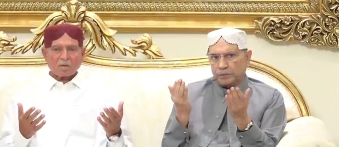 imMugheri's tweet photo. 3/3
یہ سلوک کسی کمزور سیاسی مخالف نے تھوڑی کیا ہے کہ سندھ پولیس سے انتقامی کاروائی کا حکم دیں یا کسی صحافی کی نوکری ختم کروائیں؟یہاں توحکومت سے نکلنےکی دہمکی کابیان تک نہیں دےسکتےویسےبھی طاقتور لوگ دیکھیں لیں کہ جب ان سےبڑے طاقتور ان کے سامنے ہوتےہیں تو یہ کتنے"چھوٹے"ہوجاتے ہیں https://t.co/VORPKXXSNj