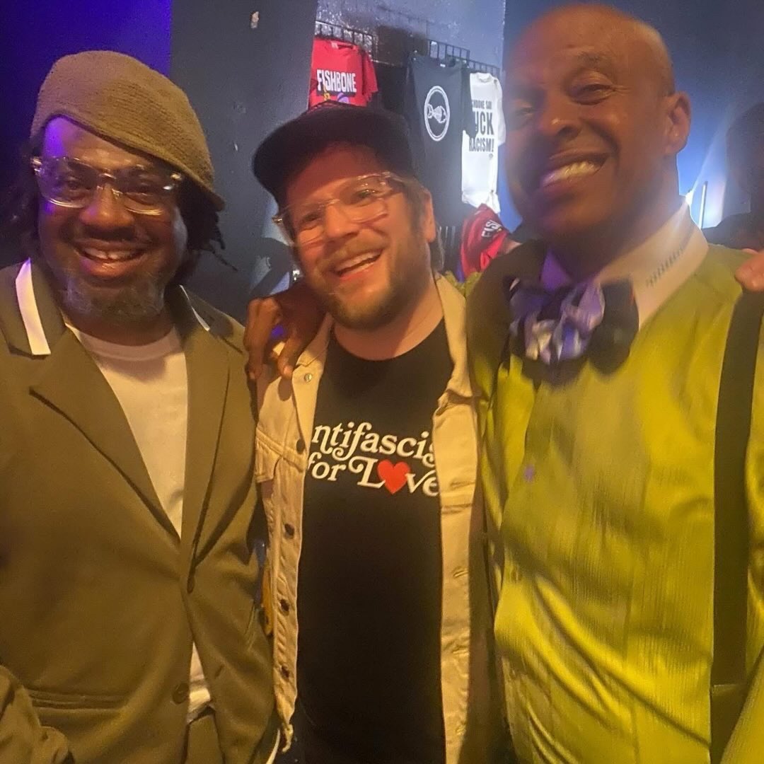 dina. ⚢︎ 5SOS 18/09 tweet media