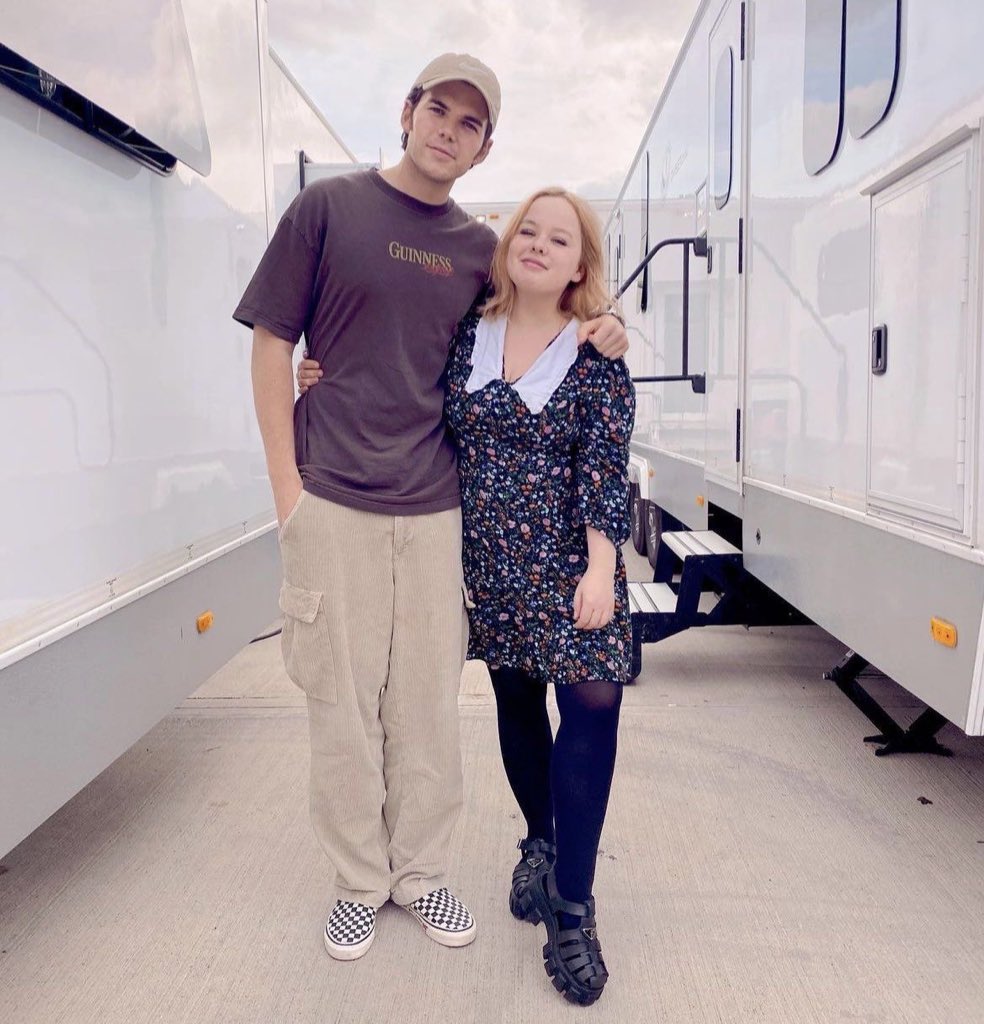 anna 🪞✨️ madrinha do elliot bridgerton tweet media