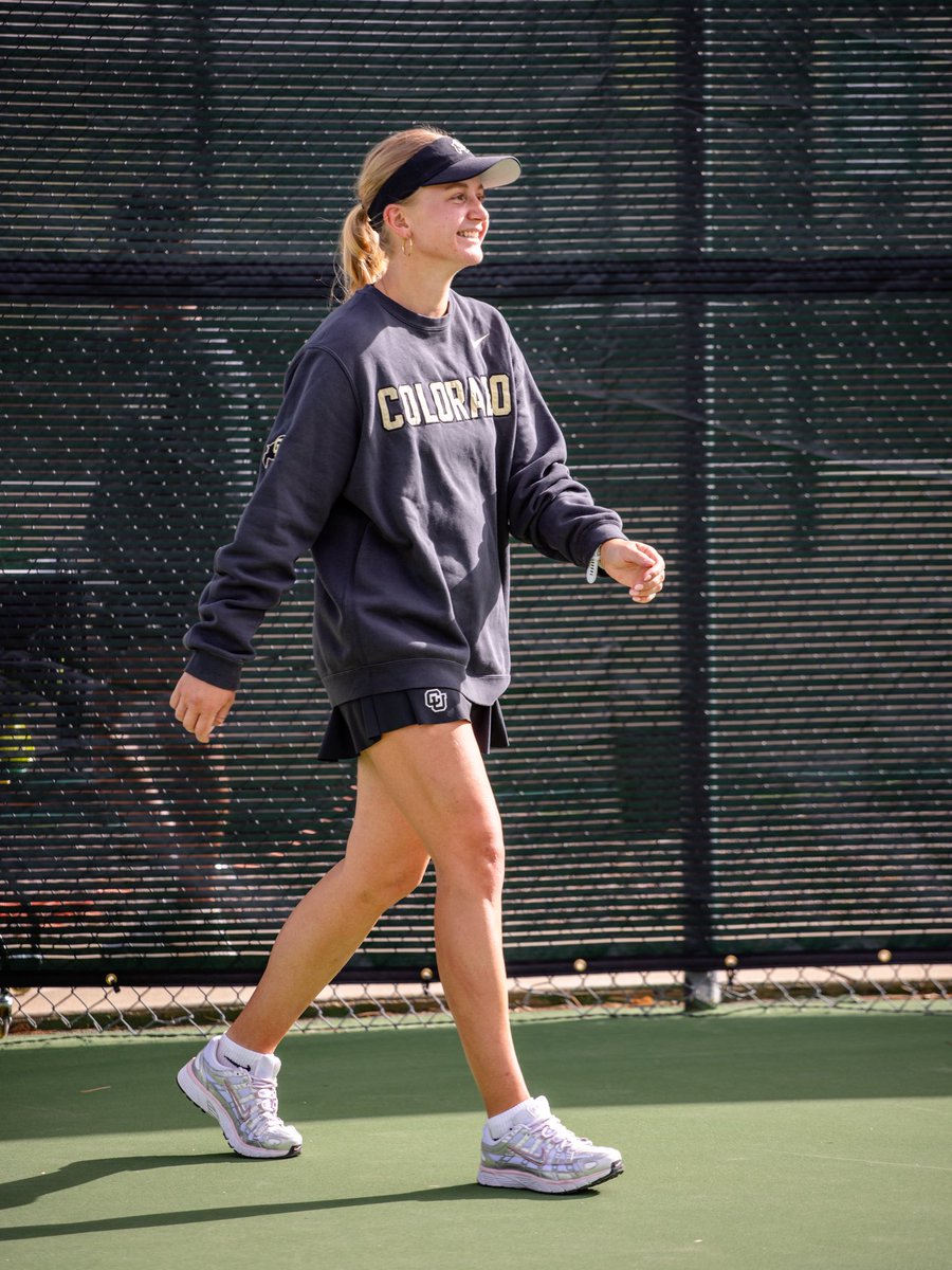 CUBuffsTennis's tweet photo. One more time for the girls ✨

#GoBuffs https://t.co/yycEcOTCQW