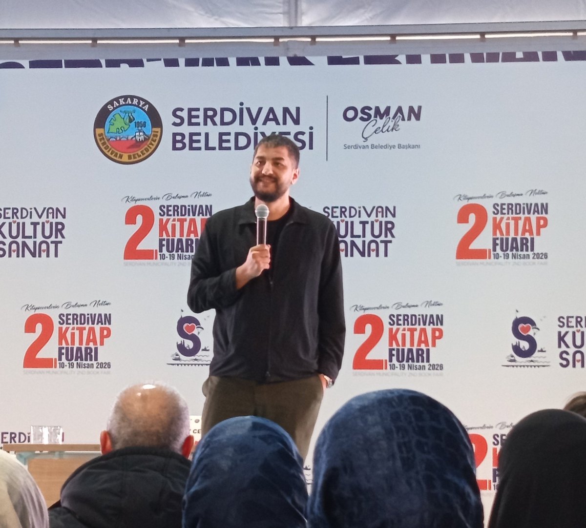hidrobik's tweet photo. Konuşma boyunca eli cebinde durdu ve bilim insanı olmak isteyen çocuğun sorusunu cevaplamadi ✍🏻
@AltayCemMeric https://t.co/cbvUnQAl4G