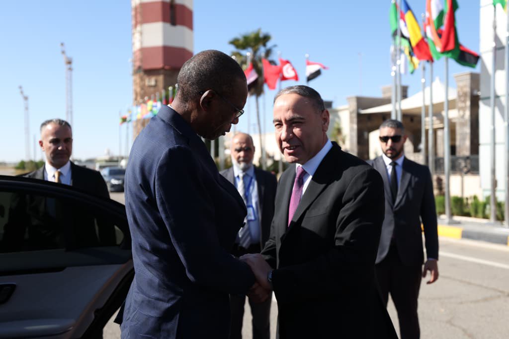 miaae_senegal's tweet image. 🇸🇳 Diplomatie | Participation du #Sénégal à la réouverture du siège de la CEN-SAD et renforcement de la coopération avec la #Libye

À l’invitation de son homologue libyen, Son Excellence Monsieur Cheikh NIANG, Ministre de l’Intégration africaine, des Affaires étrangères et des