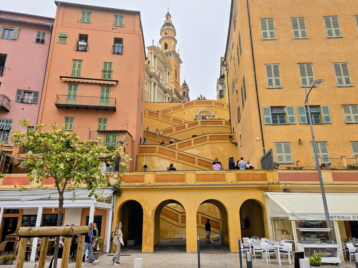MichelleMoggio's tweet image. Mediterranean colors and #French joie-de-vivre anchor this stunning staircase in #Menton #CotedAzurFrance #TheParisEffect #travel