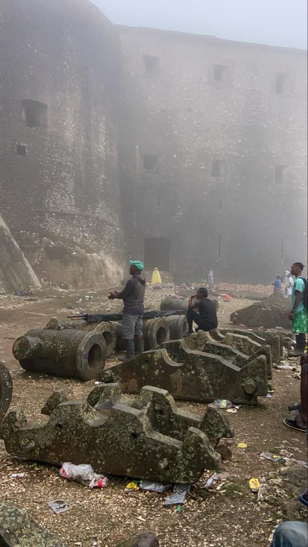 nouvellagaye20's tweet photo. Se 25 moun ki mouri nan ensidan Citadelle la ,13 kò jij de pè Mirlene charles konstate lopital ,12 lòt  sou sit sitadèl la.Gen 30 viktim kap pran swen lopital daprè PNH la ki fè konnen tou gen yon ankèt ki louvri,yo mande popilasyon an rete poze evite pwopagasyon rimè.@MARADIOFM https://t.co/dkeA9C3hfH