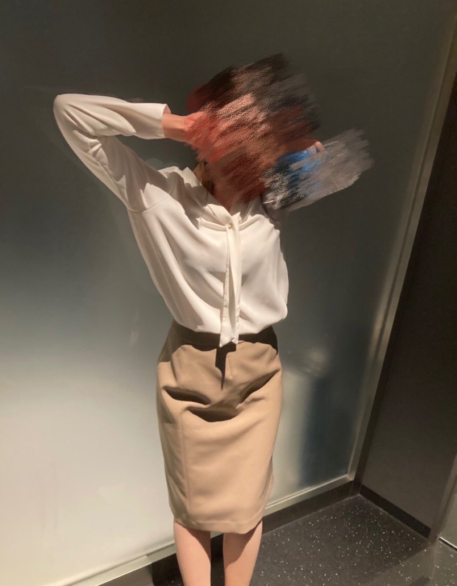 NaliceinLA's tweet photo. もう私が丸の内OLしてた頃のテイスト、流行ってないんだね😵‍💫💫
タイトスカートにボウタイブラウスからしか得られない栄養素があったのに…💔
帰国したらタックワイドパンツ全色買います。 https://t.co/5QmZoSm9O9