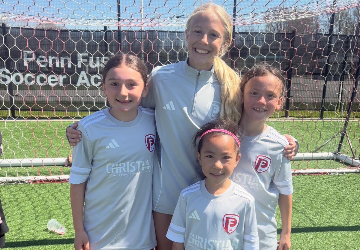 MiaReader_'s tweet image. My teammates and I hosted a free youth mini camp as our community project this season. So much fun connecting with young players and empowering the next generation of female athletes. Can’t wait to do it again! ⚽️✨
#service #giveback #family 
@PennFusion_SA