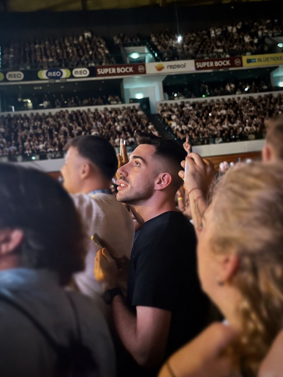 JoseMerman's tweet photo. Mi cara al ver a Rosalía lo explica todo 🤍🕊️💫 https://t.co/e3JlloRNxc