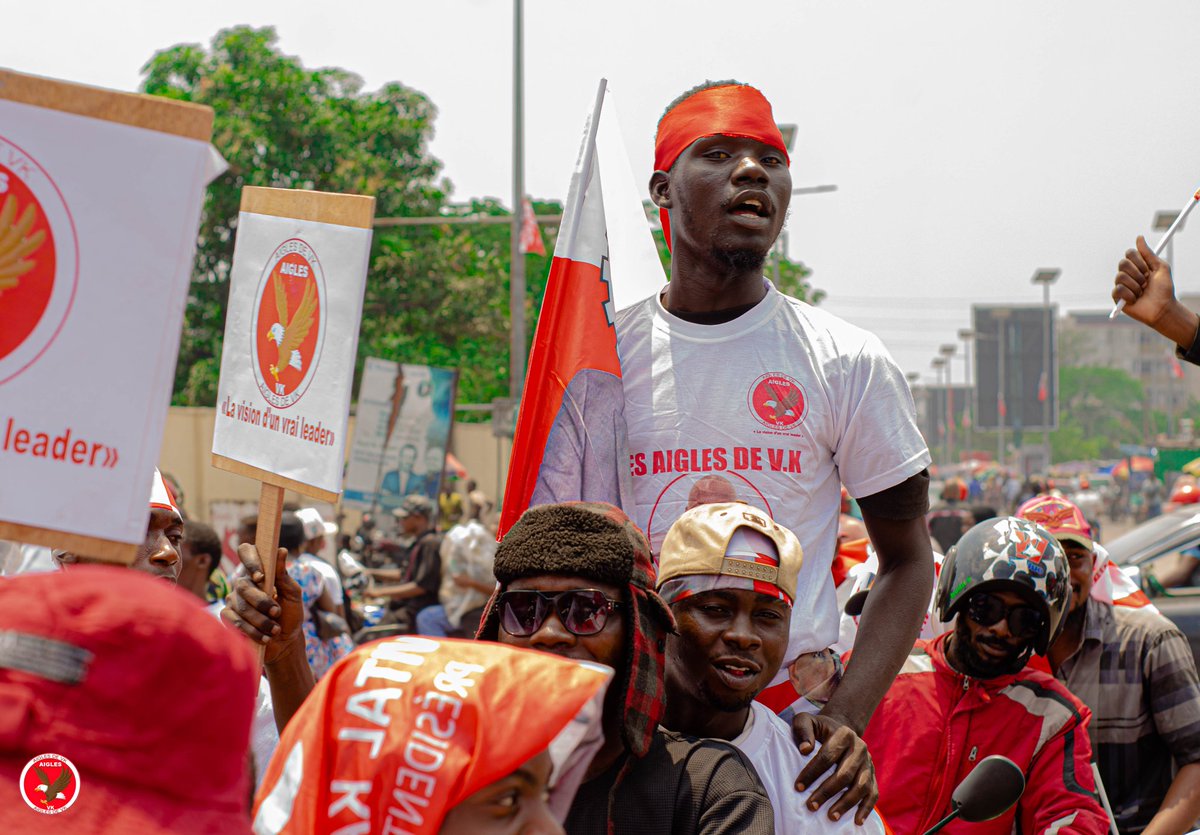 BasilPoyo6's tweet photo. Hier au terrain Assossa, la jeunesse de l'UNC a prouvé qu'elle reste le moteur du changement. Sous l'impulsion d notre Pdt @VitalKamerhe1, nous réaffirmons notre engagement pr un parti plus fort et uni. Fier d'avoir fait partie d 7 marée rouge et blanche ! 🦅 Les aigles de vk . https://t.co/AcT8AiXRRO