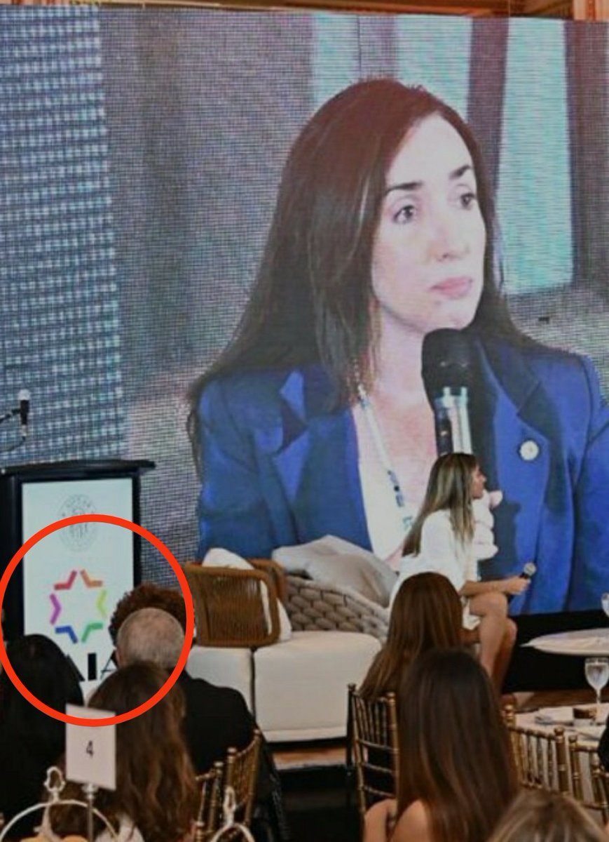 La  doble  moral  de  la  Política   Traidora  Argentina  ( ella  y  todos ).
Mientras  Aceveran  ser  Católicos  ........ tienen  tiempo  para  Baal .
Dicen  ser  Nacionalista  y   Apoyan  a  " Israel " = Palestina  Ocupada -