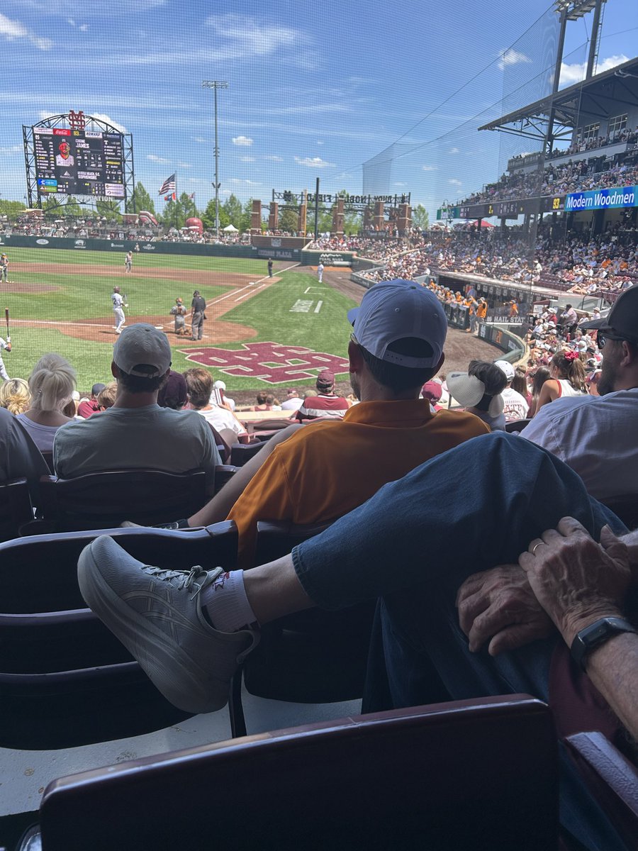 tompkendall's tweet photo. @thehungrymangum Orange in your seat today. https://t.co/Bc8NNyRHsc