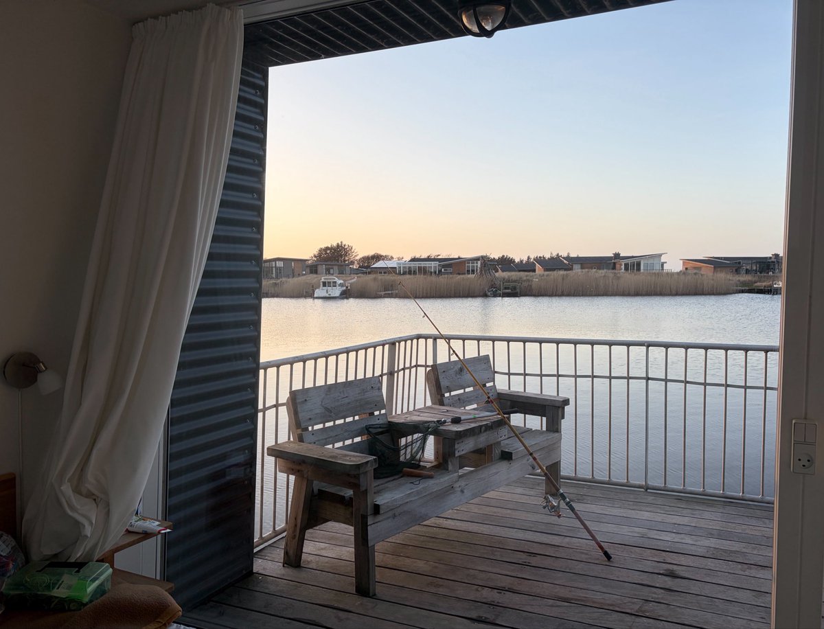 NorwaySkandin's tweet photo. #Angeln #sportfishing #fishing #Meeresangeln #Heringe #Heringsangeln #Frühling #spring
Bequemes Angeln von der Terrasse aus ☺️🎣🐟 https://t.co/HvBgghD10x