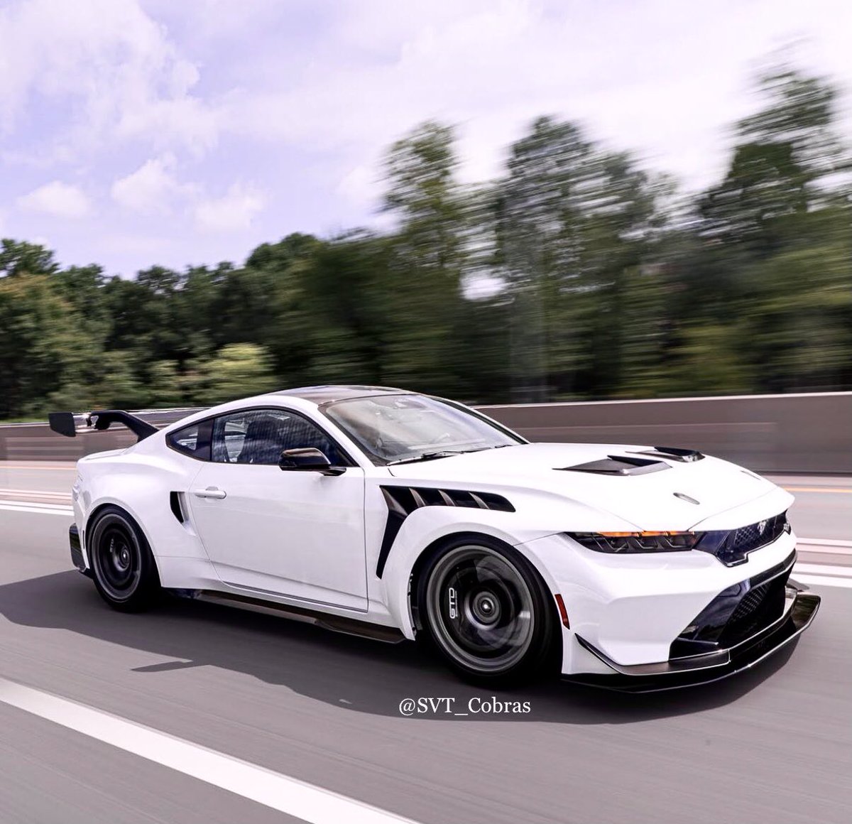 SVT_Cobras's tweet image. #MustangMonday | Amazing rollin shot of a gorgeous white Mustang GTD®…😍
#Ford | #Mustang | #GTD