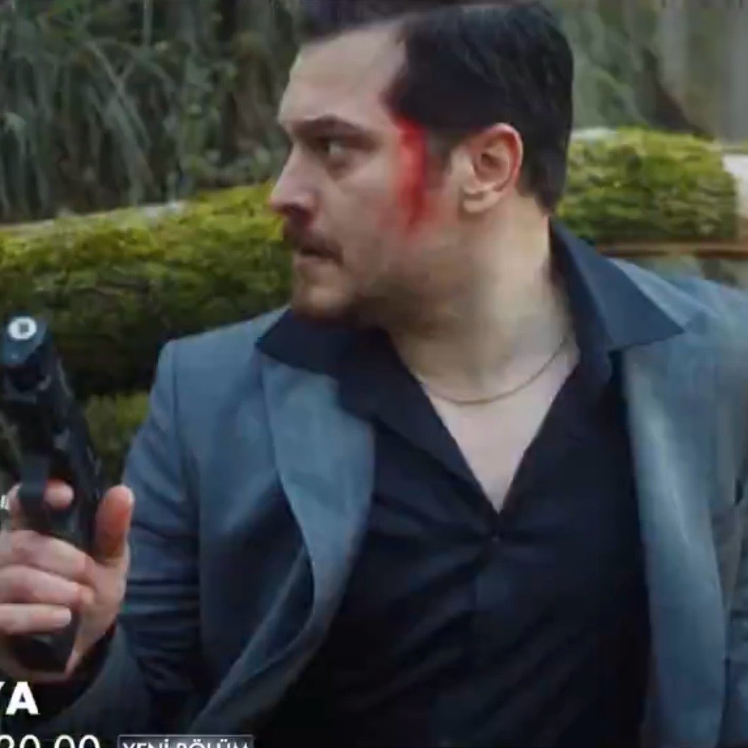 𝐒𝐚𝐫𝐚 tweet media