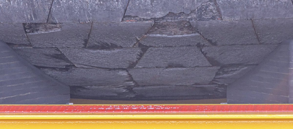 Left: Artemis II <a href="/ShorealoneFilms/">Matt Hartman</a> 
Right: Artemis I <a href="/thejackbeyer/">Jack Beyer</a> 

Only the edges are visible, but it already looks much cleaner. New trajectory for the win.