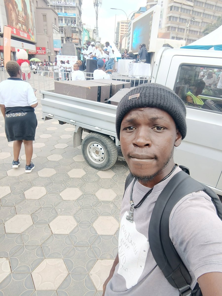 DASHJOHNTEZ's tweet photo. Nkiwa pilka pilka zangu passed by @tv47digital relaunch, wakaniuliza Ndoto zetu kids wako wapi, glad that they are now creating and uprising Kenyan stories, hii itakua kubwa

Looking forward to more engagement 😉

#ndotozetu 
#dashjohntez

@ndotozetu_kenya https://t.co/vjVerfVOAI