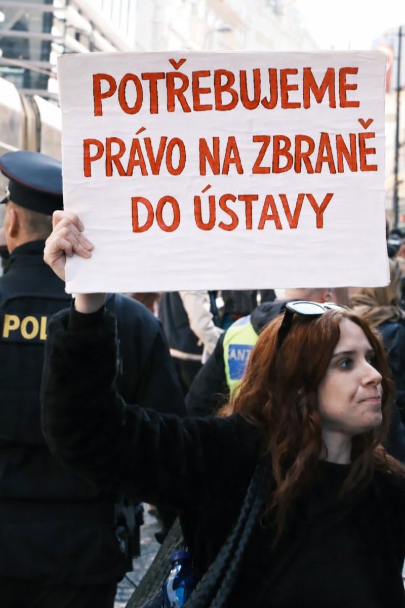 Kapitalistoanarchista tweet media