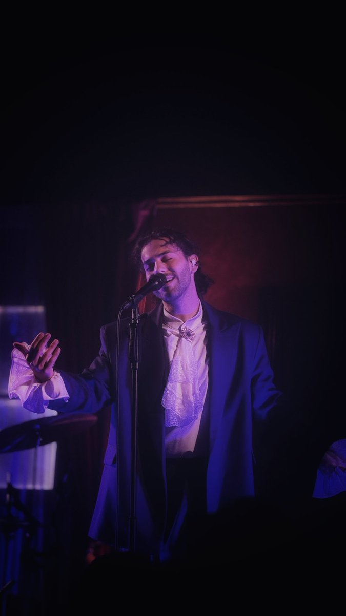 elena🌼 tweet media