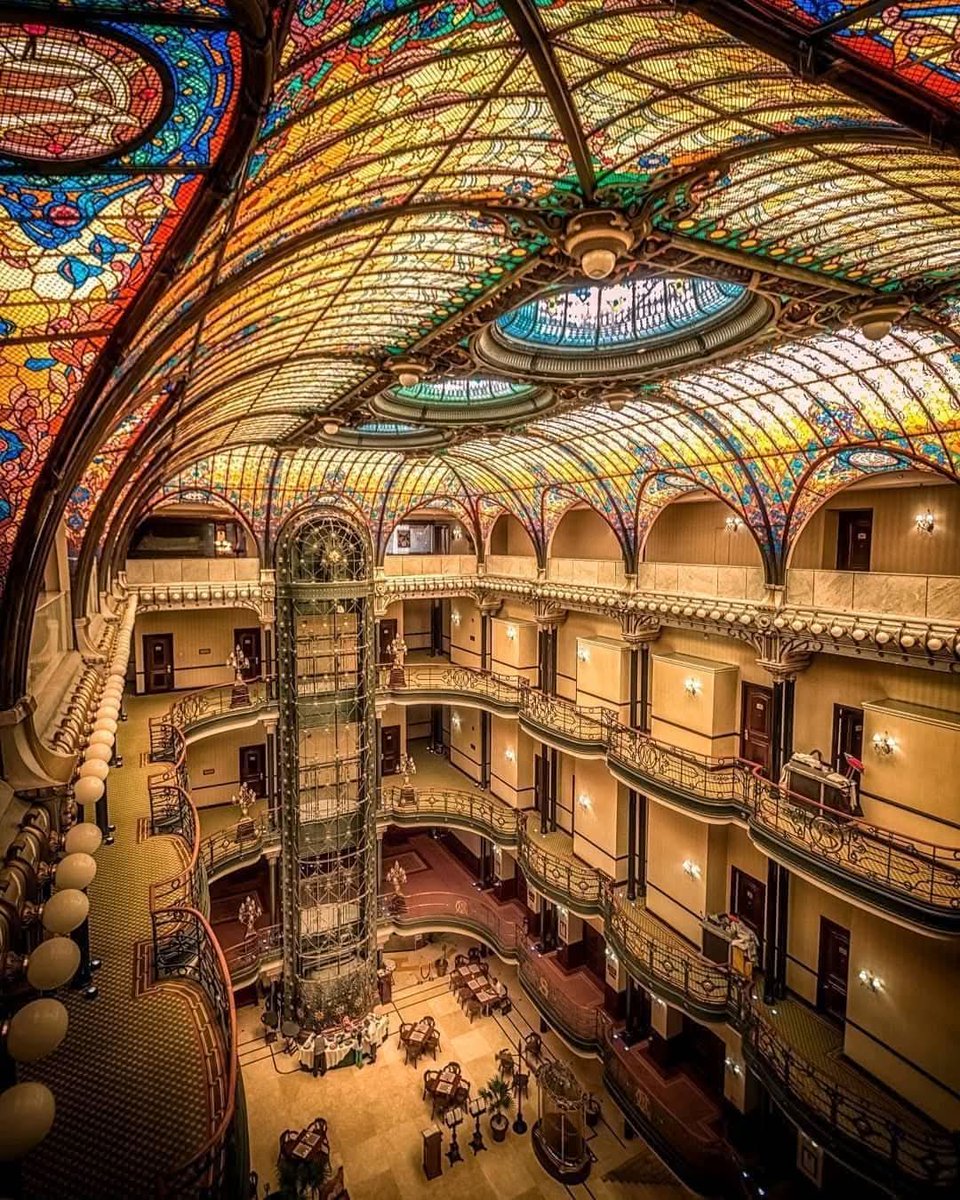 Hana_b30's tweet photo. The Art Nouveau style hotel Gran Hotel Ciudad de México in Mexico City. The beautiful stained-glass ceiling was designed by Jacques Grüber in 1899.

📸 olemsteffensen https://t.co/P5o1uzyAEV