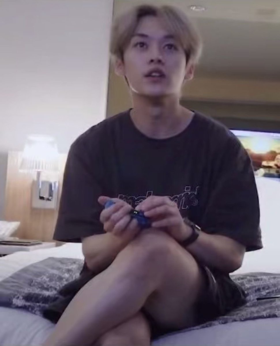 csnjwy's tweet photo. bare faced legs out pouty lips IM DIZZY https://t.co/UK9wdnQrxO