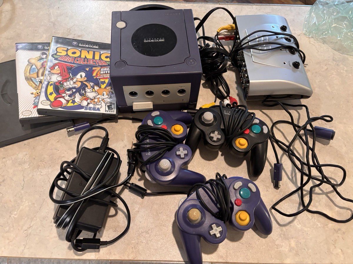 NintendoPalace's tweet photo. Nintendo GameCube, Mario Sunshine, Sonic  Collection Adventure Battle Untested  
🔗 https://t.co/YP1mjWKgYI  
 #ad https://t.co/opflbvBGOS