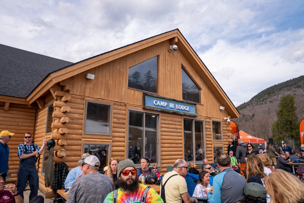 loonmtn's tweet photo. We kicked off the weekend with a Pass Holder party on Friday, celebrating our Loon and New England Season Pass holders 🎉

Thanks to everyone who came out and helped make it a great celebration. https://t.co/d4VOHosGyi