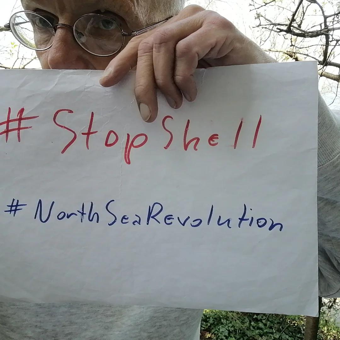 endelstamberg's tweet image. Hi @KaoHua3, 
I stand with you to #StopShell!
I nominate every person under this tweet.
It's URGENT: 
@shell
plans to leave parts of old oil platform with 11,000 tonnes of oil and toxicwaste in the #NorthSea.  
@Greenpeace