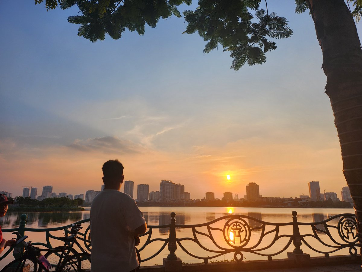 Huust11's tweet photo. Tìm bạn đạp xe quanh hồ tây https://t.co/4tMloOY8U7