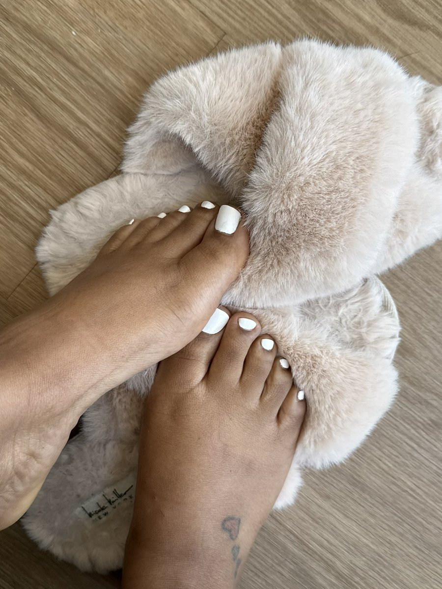 Spoiledsoles2's tweet photo. Soft life, cozy vibes, and a fresh pedi 🤍✨ #SelfCare #CozyDays

#Feet #FootContent #FootModel #FeetOfTwitter #PrettyFeet #CuteFeet #FootFetish #FootLover #FeetPic #PediPerfect #FreshPedi #WhiteToes #Toes #ToeGame #FootCare #FootLove #FootQueen #FeetAesthetic #CozyVibe #SoftLife https://t.co/zenj7R32VN