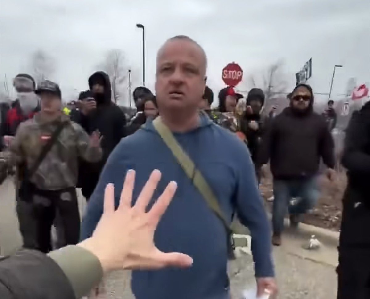 FknPlayer1's tweet photo. @OcrazioCornPop @Savsays Who is this guy and has he been arrested? https://t.co/VMbpVEXIfY
