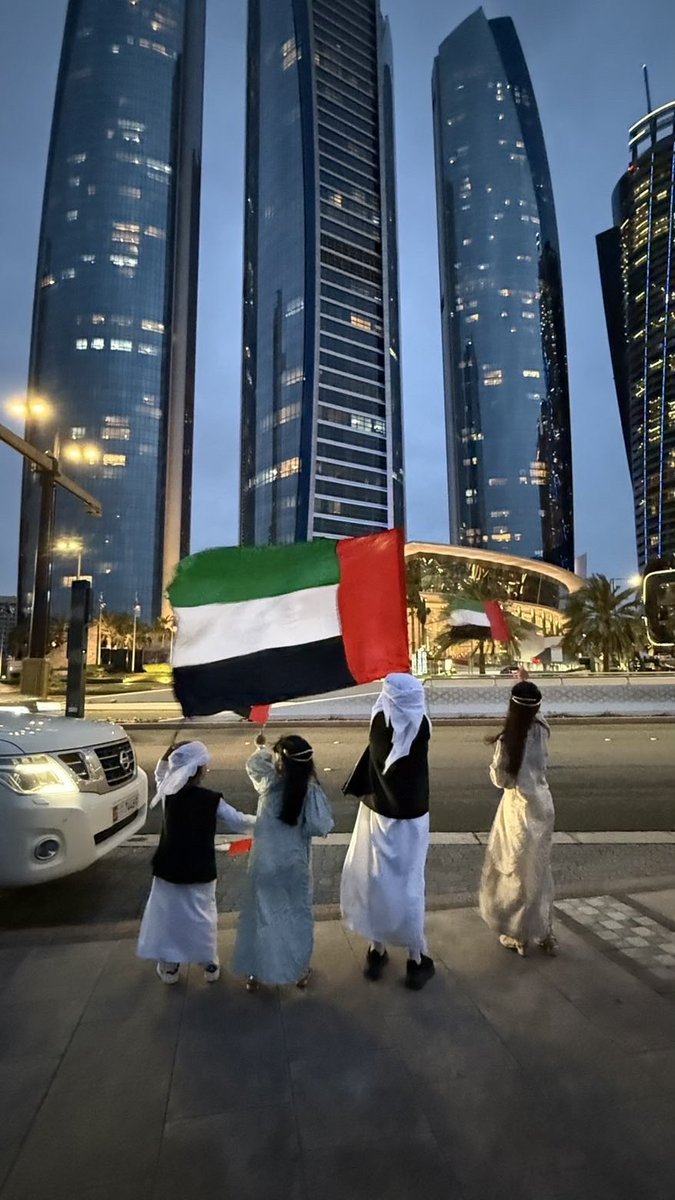uae_parza's tweet photo. محلا الصورة 🇦🇪❣️❣️❣️ https://t.co/HOhzFkR1Ju