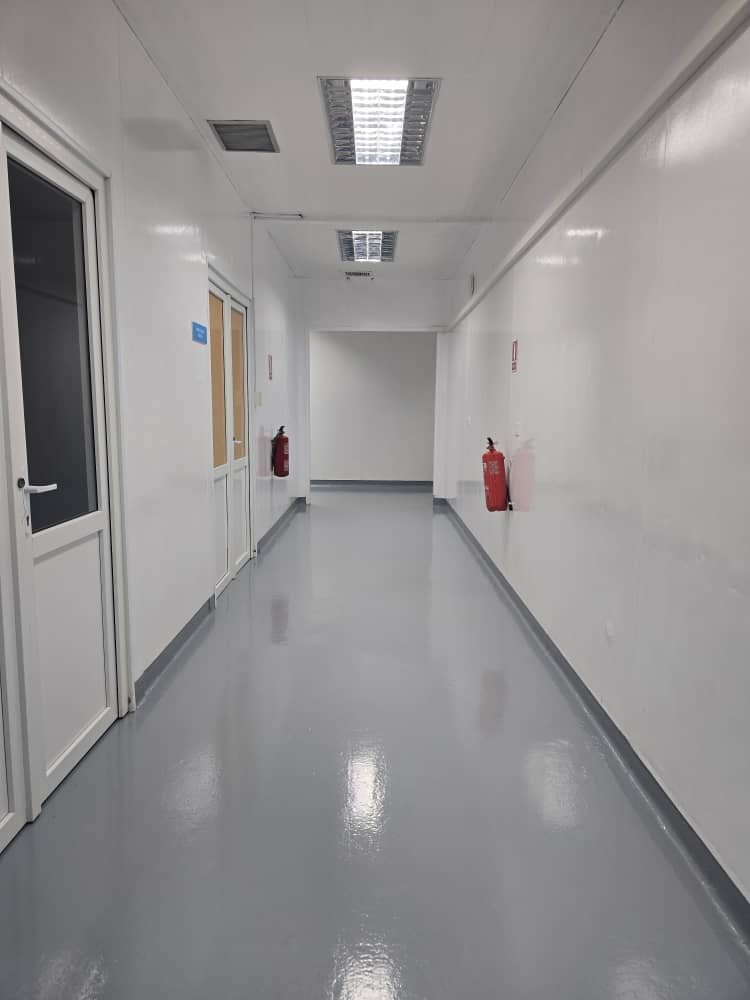 (2/2) Pese a dificultades, el esfuerzo extraordinario de sus trabajadores ha logrado avances significativos. En semanas se prevé que comience a producir medicamentos, para el tratamiento del cáncer. Un paso estratégico y la esperanza de quienes más lo necesitan. #CubaEstáFirme