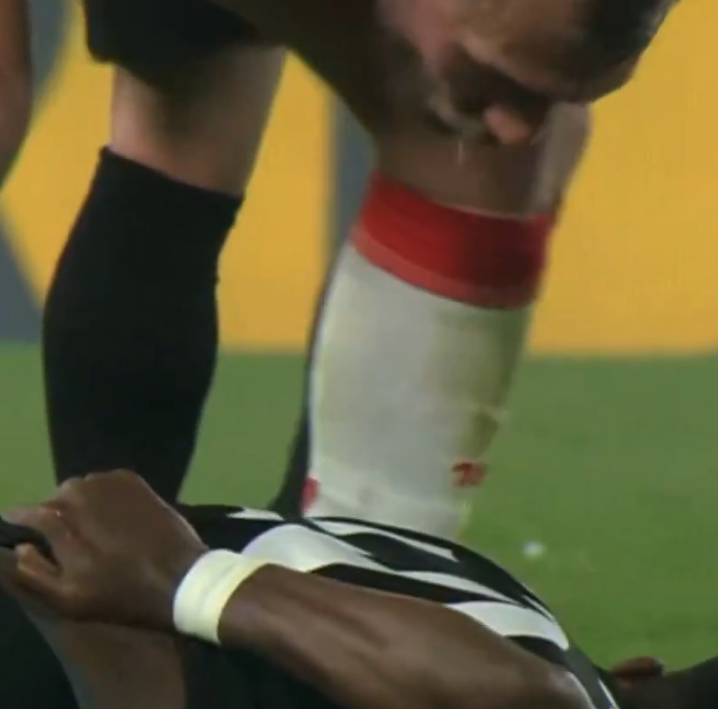 Dědek si chtěl uzmout sportovní mediální prostor pro sebe...
Chorý: Hold my slina...