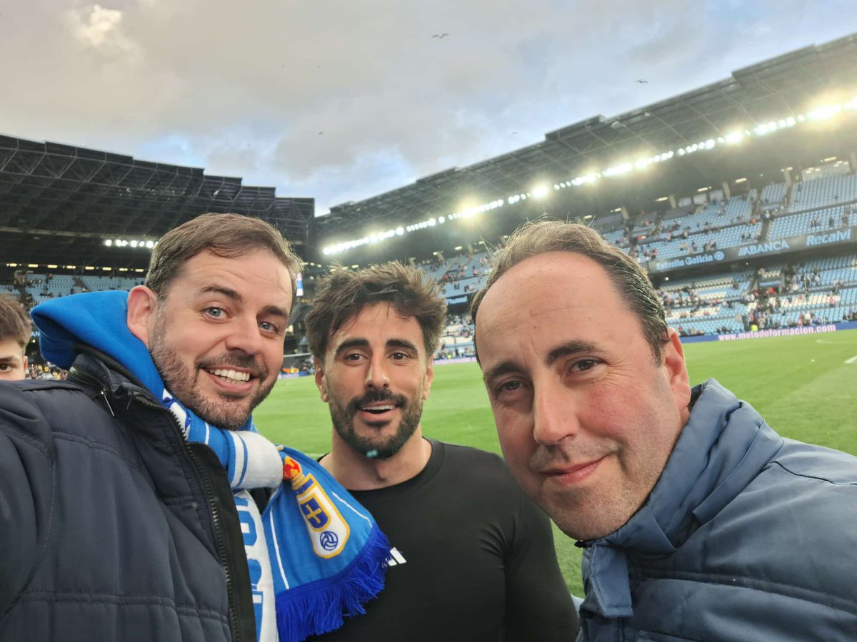 PAzulSomiedo's tweet photo. Nuestros peñistas con nuestro @davidcostas5 ¡ Forza @RealOviedo ! https://t.co/45y89fdFjD