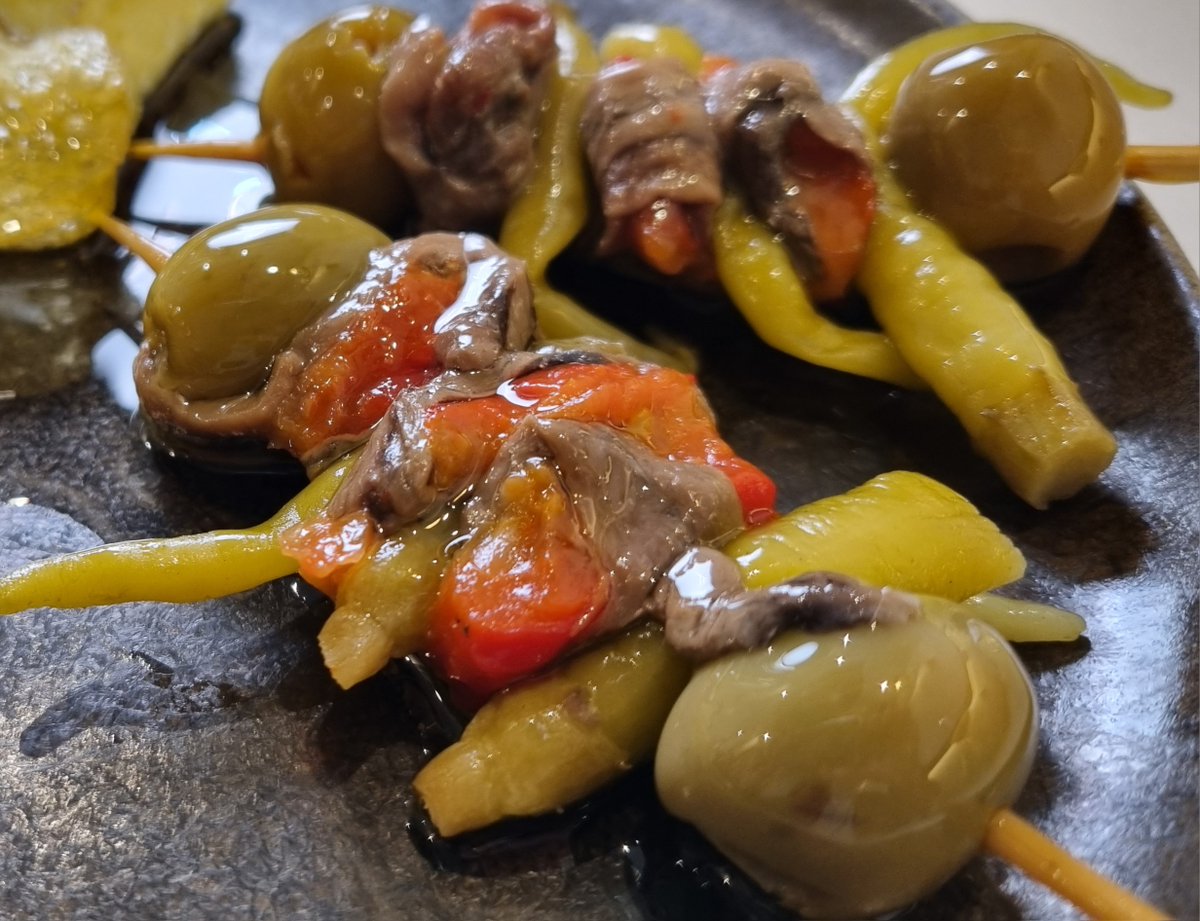 MagazineCBD's tweet photo. Conserva su esencia castiza. Nunca falla. #lacatapa continúa siendo una #taberna donde perderse al reclamo de grandes clásicos de la casa como su ensaladilla rusa de faisán escabechado o su gilda triple. #tapeodelbueno #tapeodetodalavida #tapasmadrid #tabernasmadrid https://t.co/rVx7McHP90