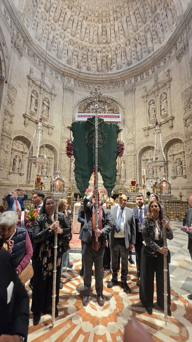 Gracias a mi Junta de Gobierno de <a href="/RocioSevillaSur/">Hdad. del Rocío de Sevilla Sur</a> por la confianza prestada y por regalarme este momento que jamás olvidaré.

Que orgullo de mi Hermandad y de mis hermanos.

#TrasladoSSurGlorias
#GloriasSevilla26