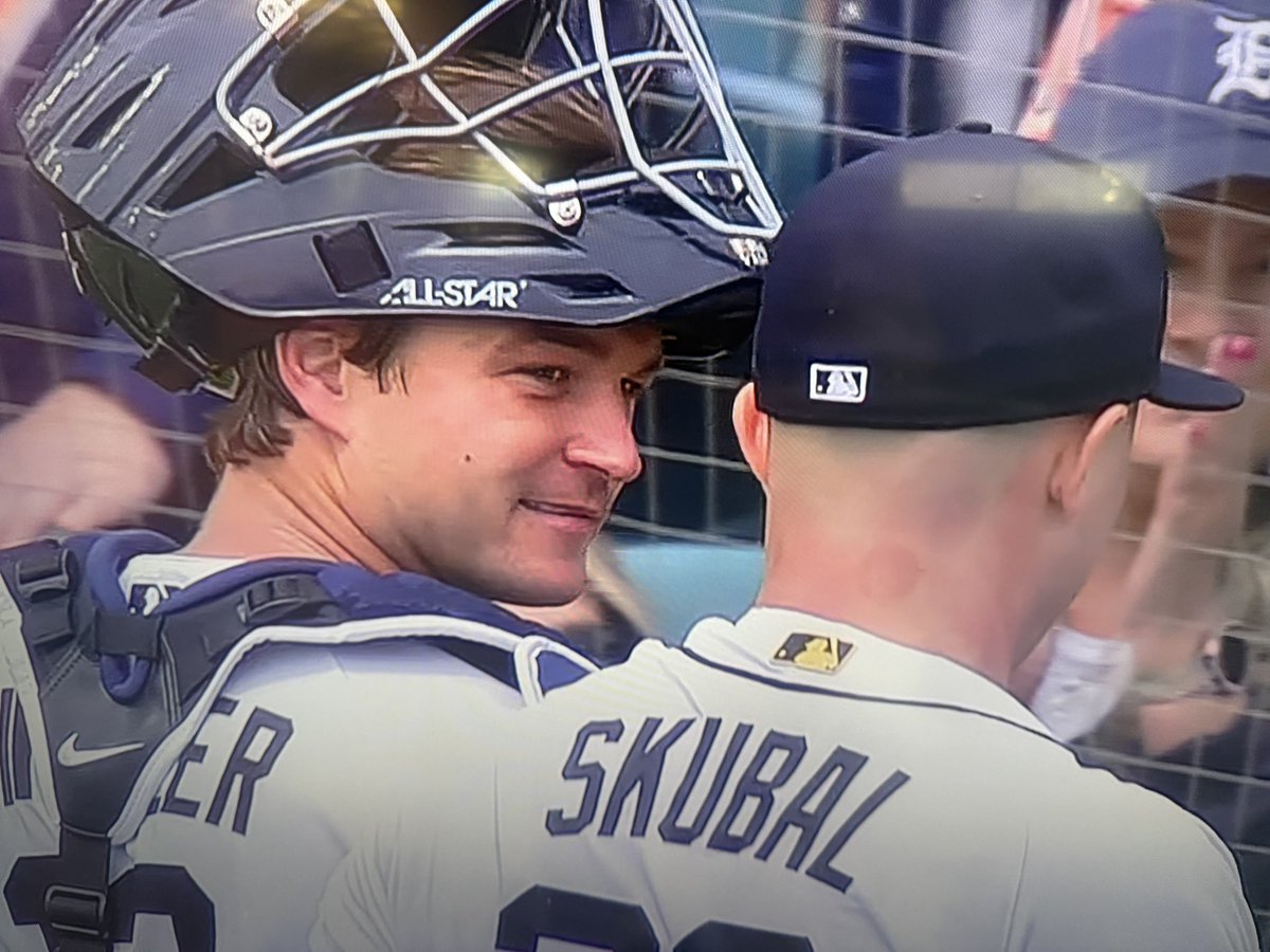 Get someone who looks at you the way Dingler looks at Skubal