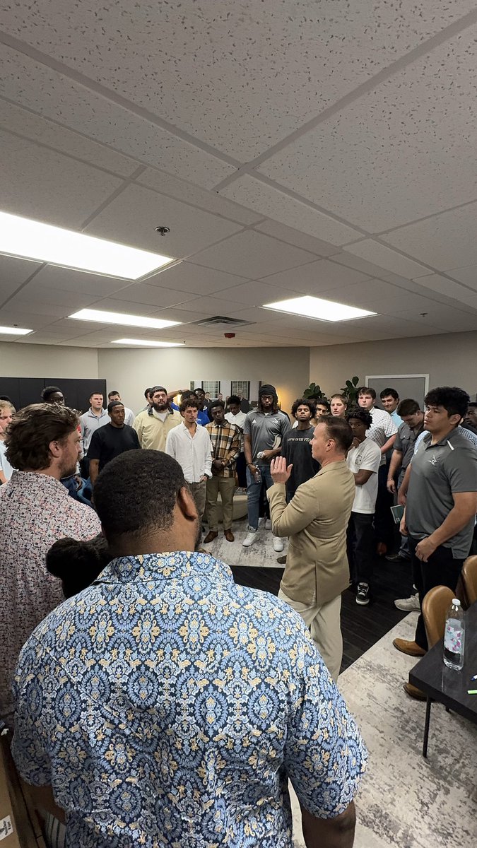 Paul_Zepeda's tweet image. Incredible morning @chrchunltd serving @JavelinaFB! Thankful for these young men and their coaches who pour into them! Talk about #Culture &amp;amp; #Legacy! 🐗 🔥 @coachscottparr8 @CoachCarter_49 @CoachJm0 @bilcornelius