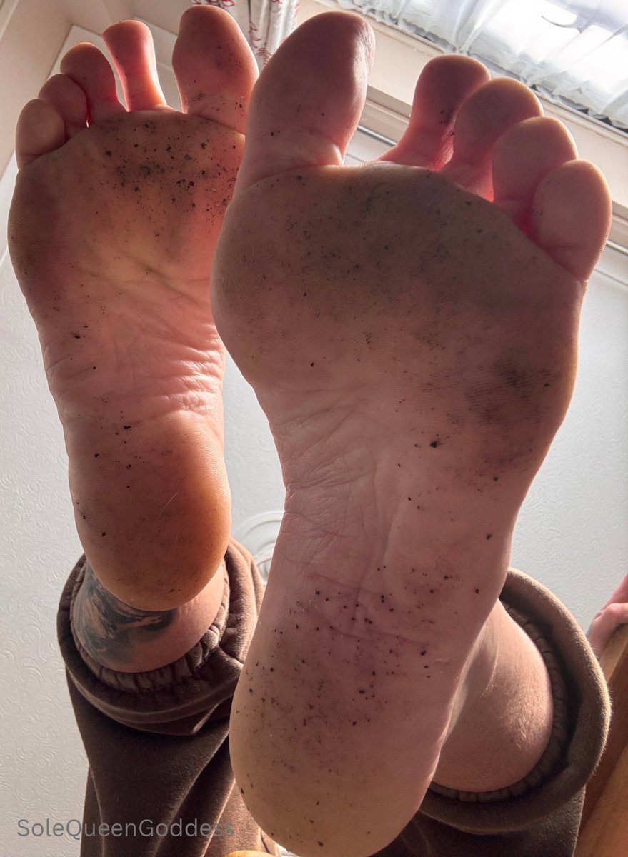 SoleQGoddess's tweet image. Thought you couldn’t handle one….lets see if you can kneel and obey with two 
#GoddessEnergy #Obey #FootWorship #FootFetish #DirtySoles #MatureFeet