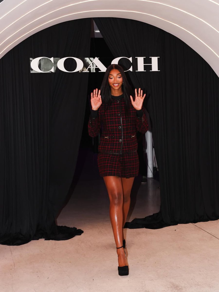 ar5source's tweet photo. 📸| Angel Reese via Instagram:
“Coach Story Sessions with 2 Queens! 🤍
#coachpartner #couragetobereal” https://t.co/GYsrZwnQOB