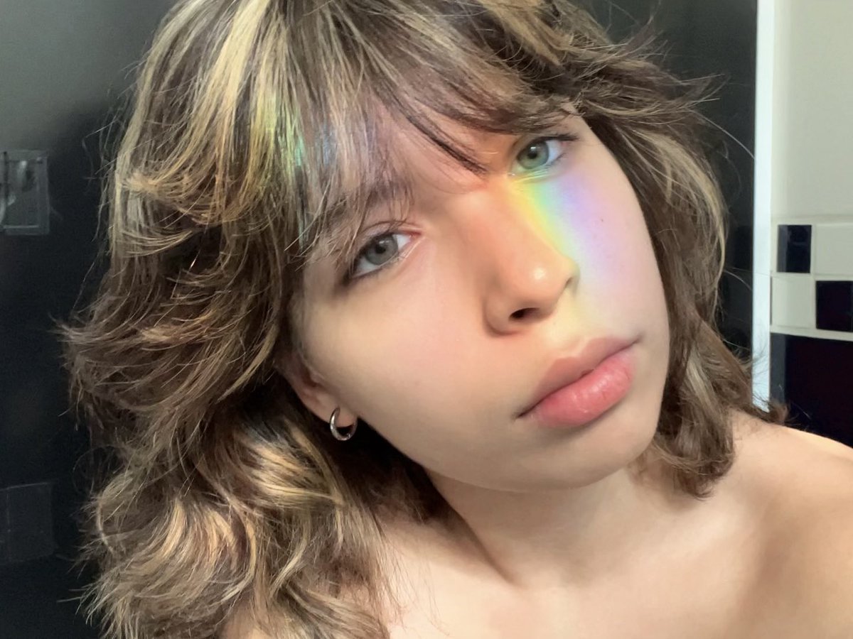 7th year: aki 𖤝 tweet media