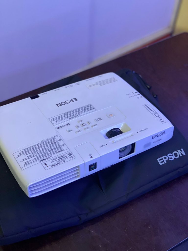 ROXITECHNOLOGIE's tweet image. Visit us at E tower building room c10 3rd floor Framless monitors.
22 and 24 inches Size for more information call or Watsap 256759309953/+256773565893
#students #offices #managers #researchers