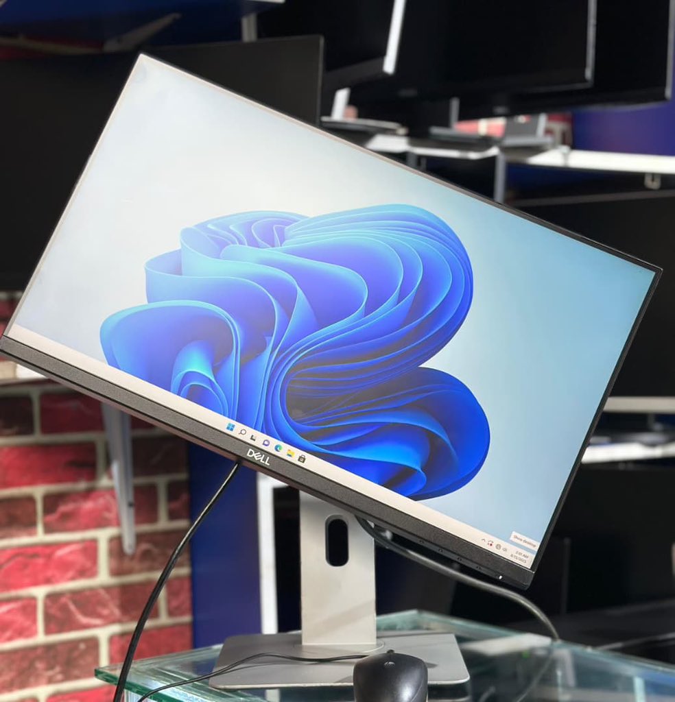 ROXITECHNOLOGIE's tweet image. Visit us at E tower building room c10 3rd floor Framless monitors.
22 and 24 inches Size for more information call or Watsap 256759309953/+256773565893
#students #offices #managers #researchers